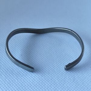 3/$25💙Sergio Lub Wave Silver Tone Magnetic Cuff Bracelet Small